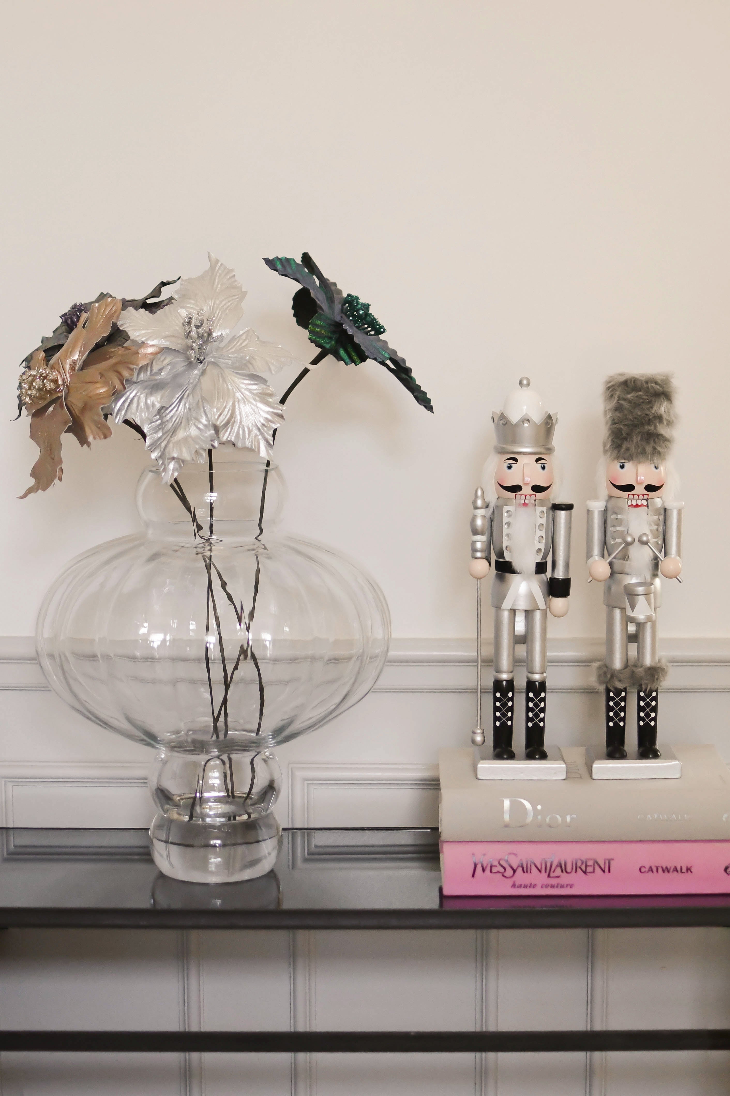 Nøddeknækker med tromme, sølvfarvet - H 38 cm